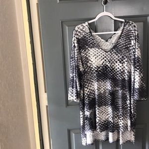 3/4 sleeve, hi/low knit top. Gently used.
